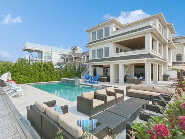 853 W Park Avenue, Long Beach, NY 11561