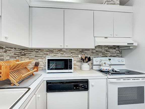 5th image of 10124 44th Ave S #330