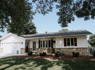 919 S 41st St, Manitowoc, WI 54220