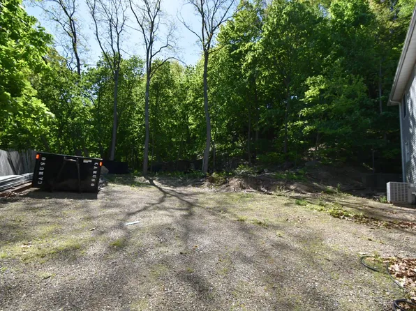 Long Branch Road, Glen Cove, NY 11542