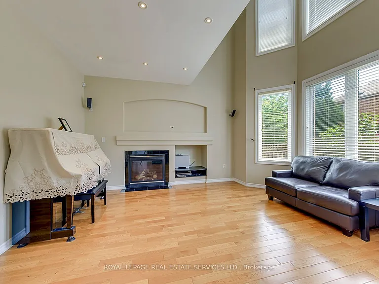 9 Barnstone Dr — Photo 12