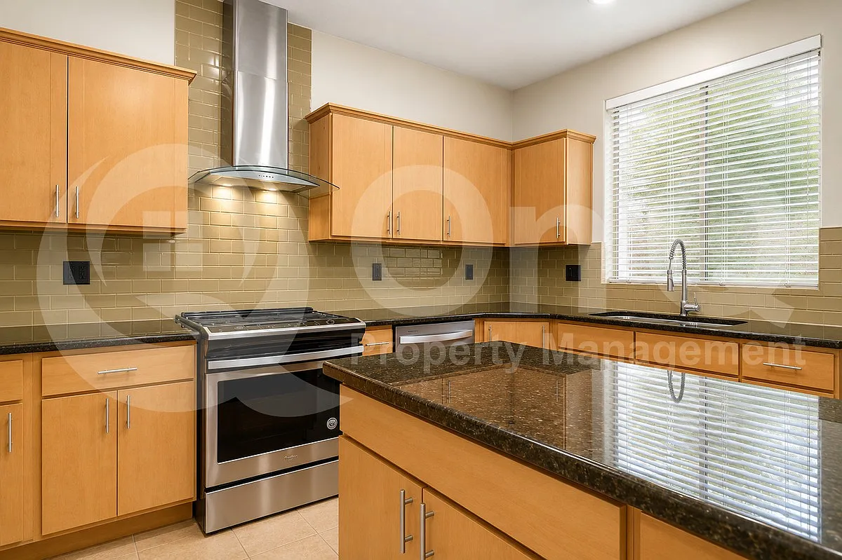 3 bed, 2.5 bath, 1799 sqft, $2,599 — Photo 3
