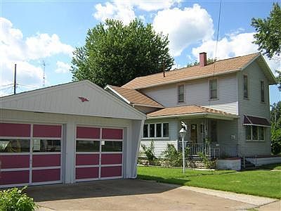 2nd image of 130 Oak St