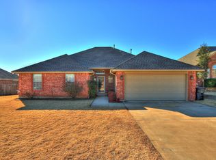 820 SW 39th St, Moore, OK 73160