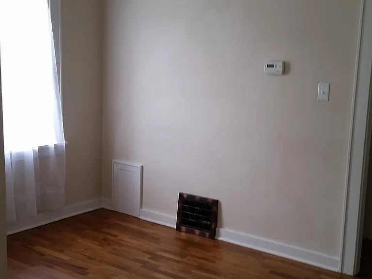 102 E Prescott Ave — Photo 2