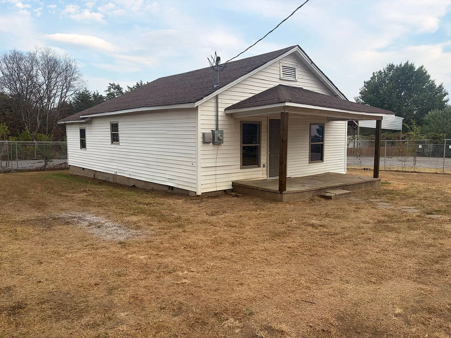 4 Bedroom and 1 Bathroom House — Photo 2