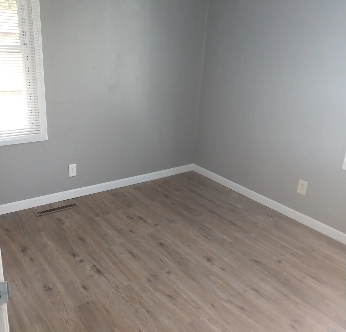1807 Southwood Drive - 1 — Photo 3