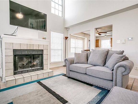 5th image of 155 Hunter Dr