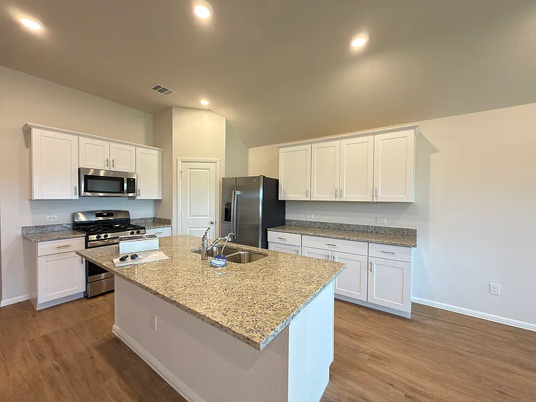 406 Kingsbury Ave — Photo 13
