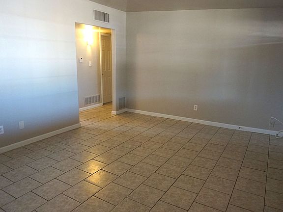 3rd image of 1052 S Chaparral Cir APT 4