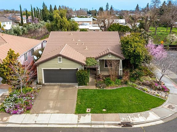 3rd image of 705 Lupine Way