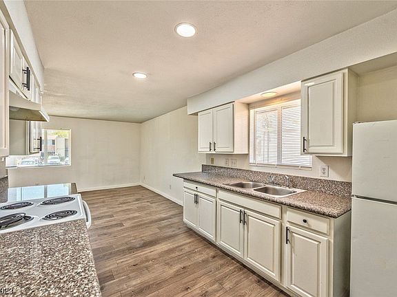 3rd image of 29 Gold Bar Ct APT C