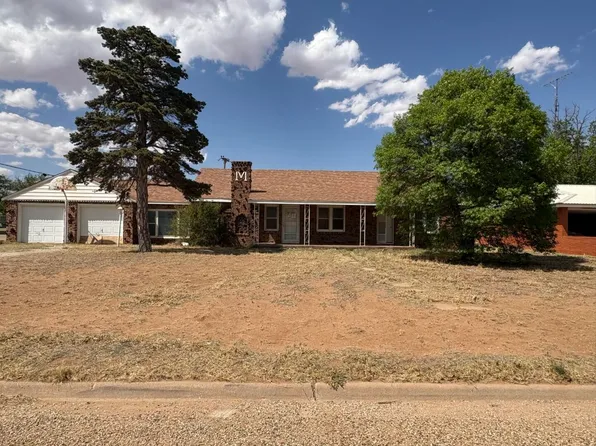 916 16th St, Seagraves, TX 79359