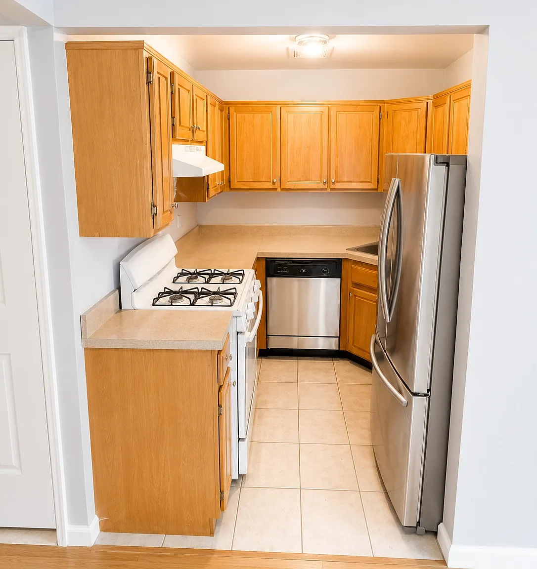 3 bed, 1800 sqft, $3,200 — Photo 2