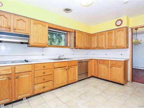 3rd image of 26 Montrose Point Rd