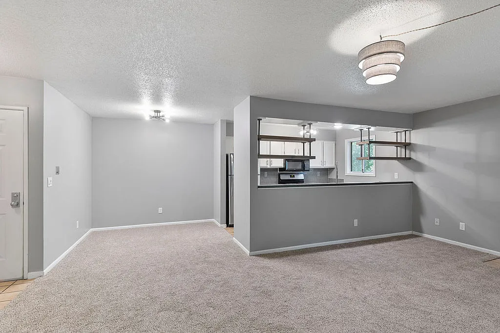 Building Photo - 3143 Windcrest Dr NE