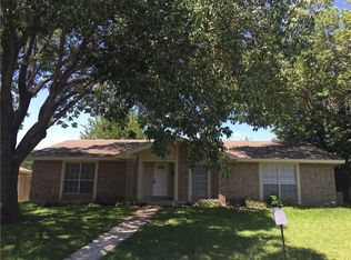831 Live Oak Dr, Desoto, TX 75115