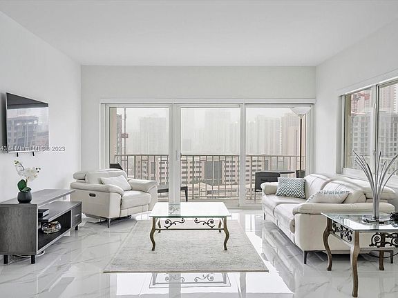 4th image of 300 Bayview Dr APT 1415