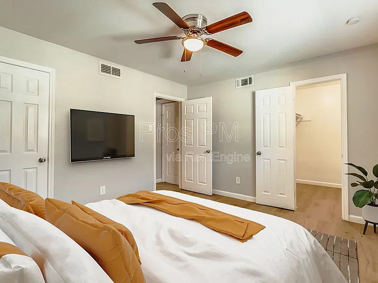 Reiger Park Apartments — Photo 17