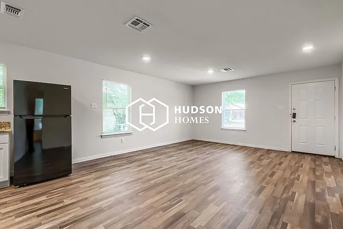 1609 Polk St — Photo 4