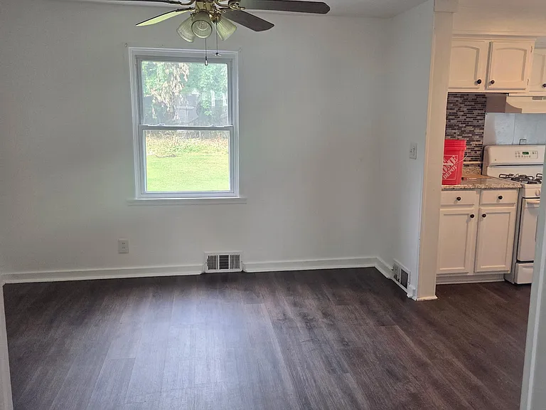 73 Rose Ln — Photo 3