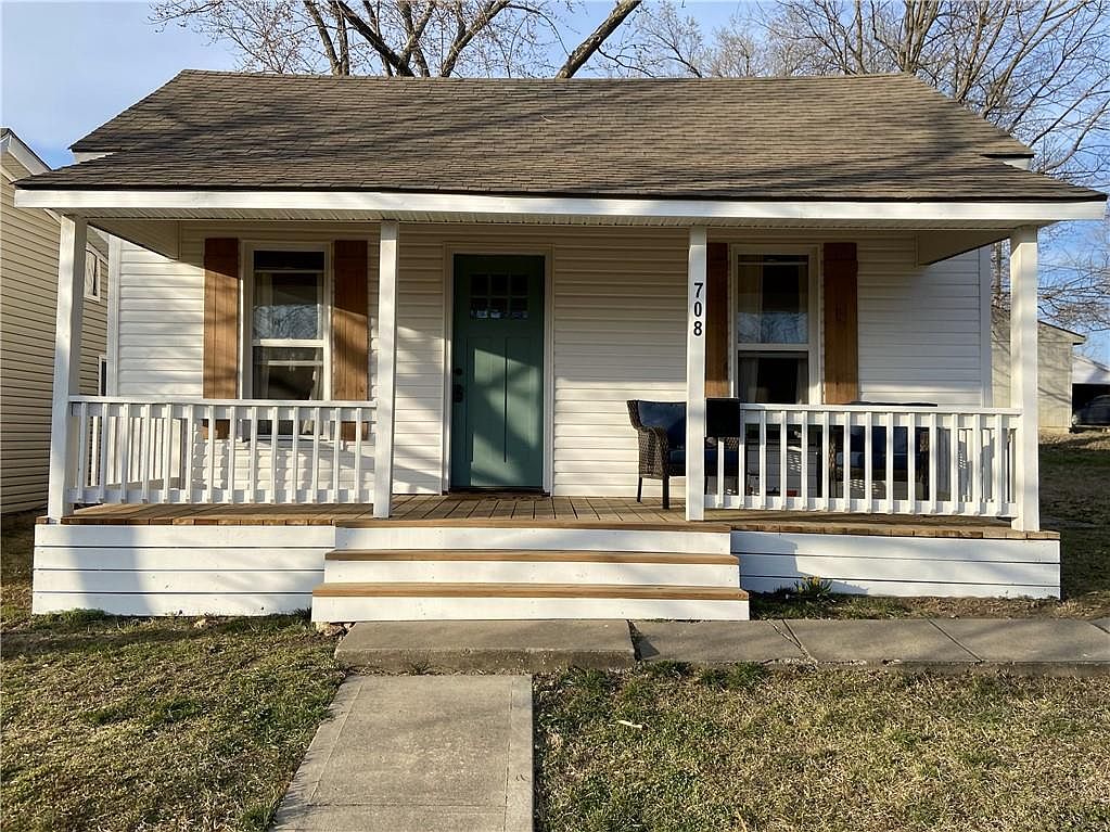 708 W Wea St, Paola, KS 66071 Zillow