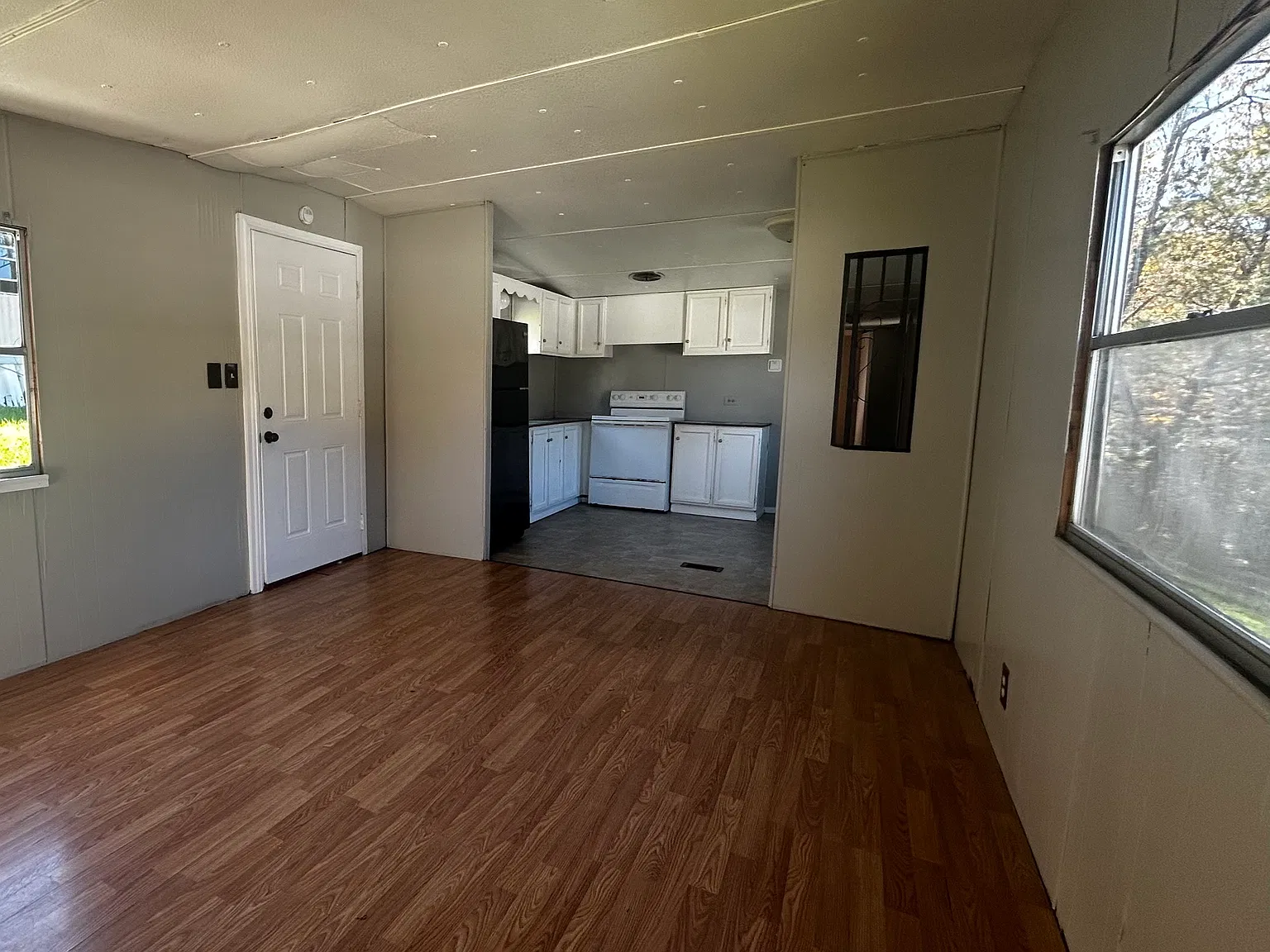 2 bed, 1.5 bath, 980 sqft, $695 — Photo 3