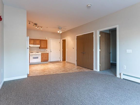 4th image of 18 Harbor Ave APT 105