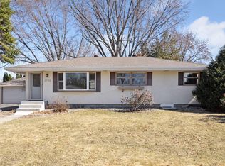 2796 Galtier St, Roseville, MN 55113