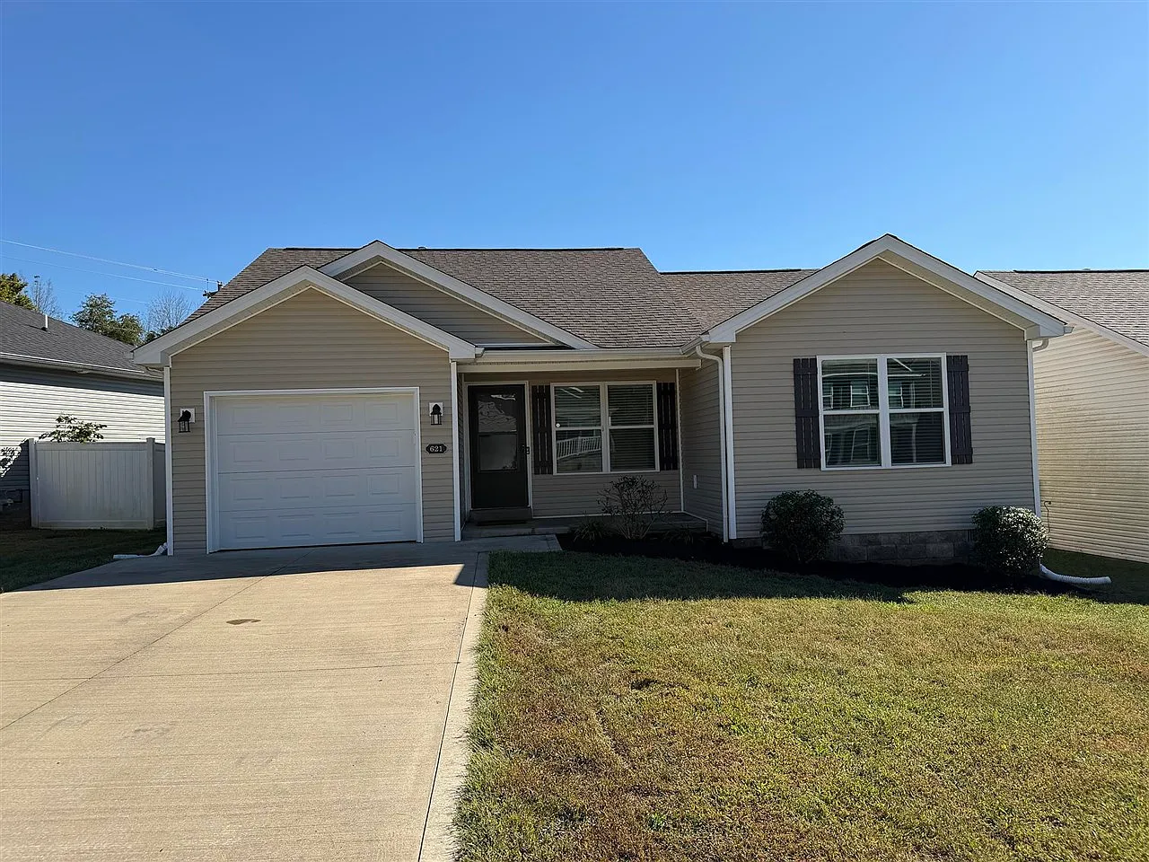 3 bed, 1287 sqft, $1,650 — Photo 1