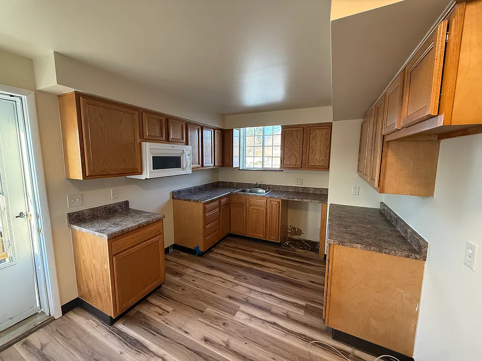 2136 W Pike St #1