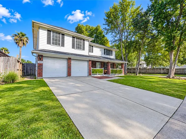 16831 Basewood Ct, Sugar Land, TX 77498