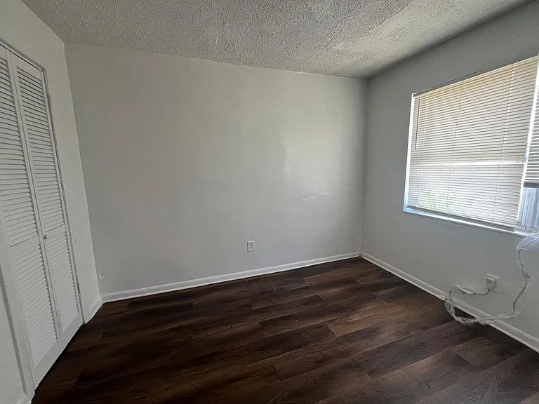St George Apartments — Photo 42