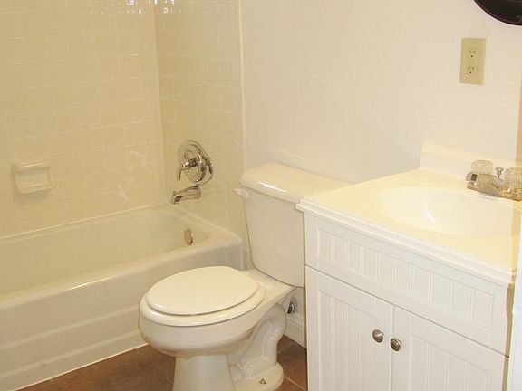 2nd image of 319 N Poplar St #C