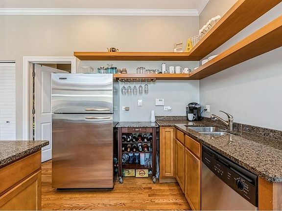 4th image of 1713 W North Ave Unit 2R
