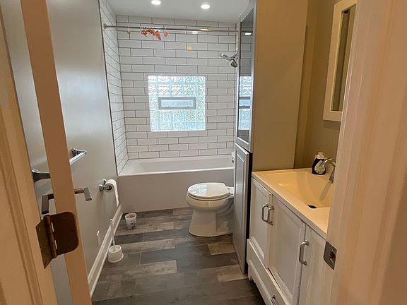 4th image of 1623 Franklin Park S #5