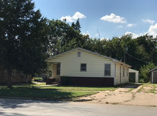 1013 N 10th St, Independence, KS 67301
