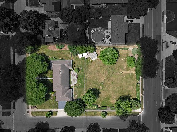 2nd image of 901 Sherwood Pl