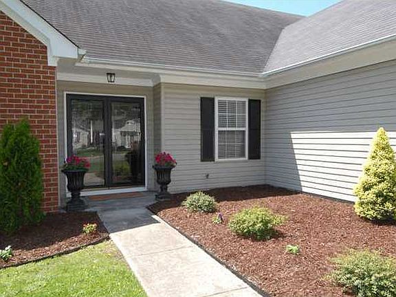2nd image of 704 Treetop Ln