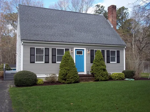 51 Old School House Rd, Plymouth, MA 02360