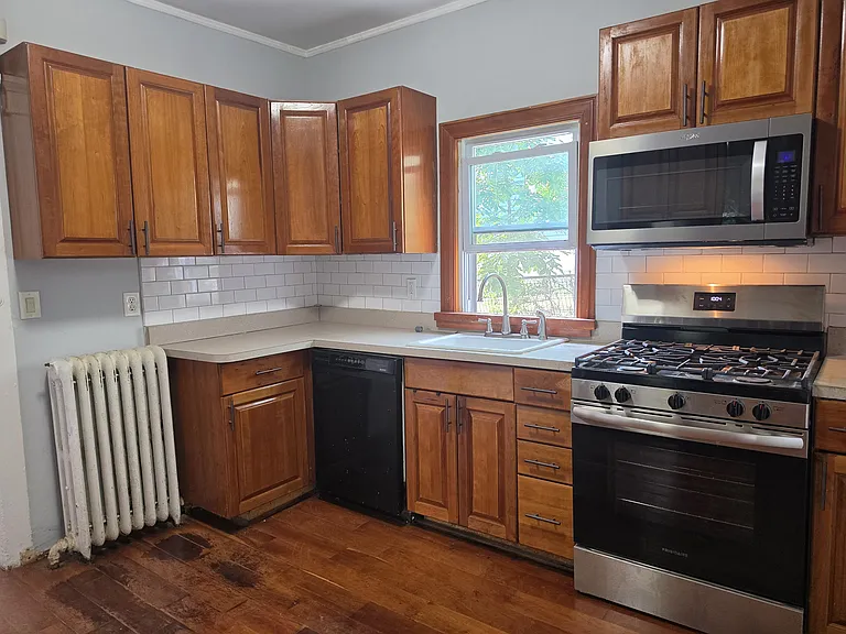 81 Waring Pl #1 — Photo 6