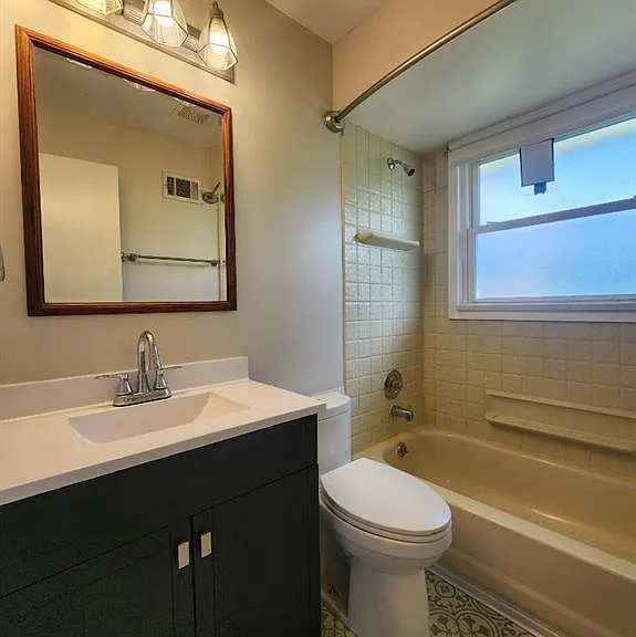 230 Monterey Dr — Photo 10