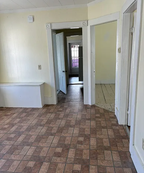 18 Center St — Photo 2