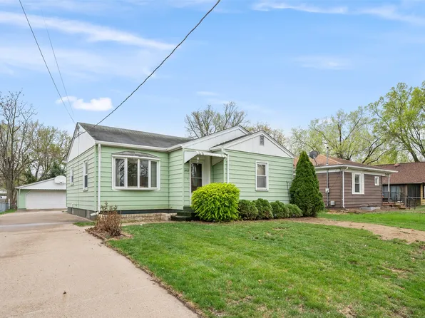 2409 Maple St, Des Moines, IA 50317