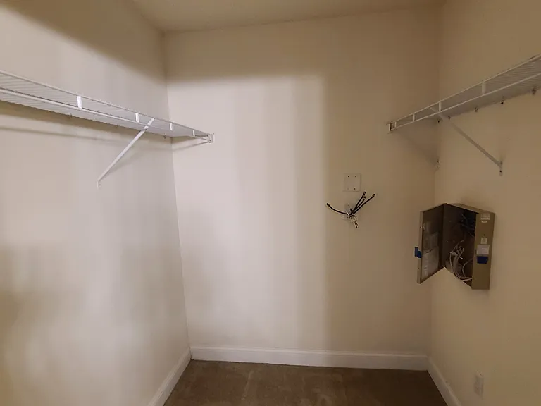 804 Esquire Ln — Photo 12