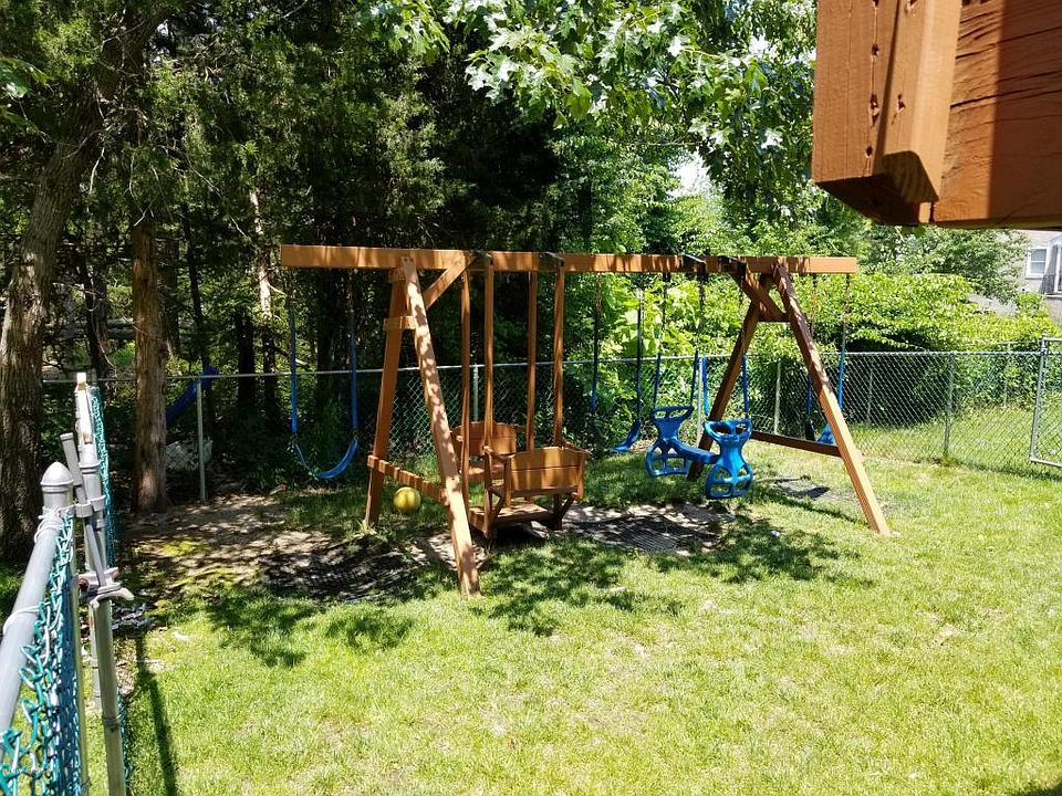 2nd image of 169 Chateau Dr