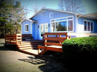 32 Goldenrod Cir, Amherst, MA 01002
