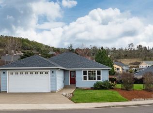 1887 NE Sunset Loop Dr, Roseburg, OR 97470