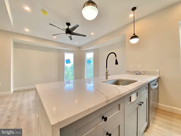 6100 Ridge Ave #3 — Photo 5