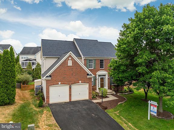 2nd image of 708 Aurora Ct NE